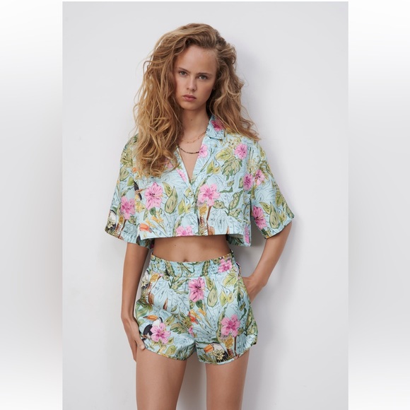 ZARA Toucan print shorts - Picture 1 of 2